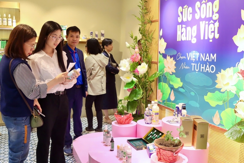 Sức sống hàng Việt: Thúc đẩy phong trào người Việt Nam ưu tiên dùng hàng Việt Nam