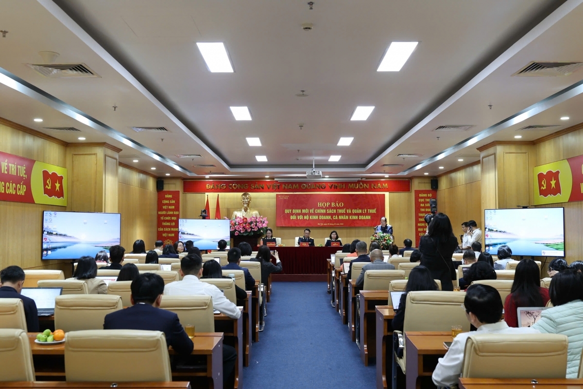 Triển khai đợt cao điểm hỗ trợ hộ, cá nhân kinh doanh nộp thuế
