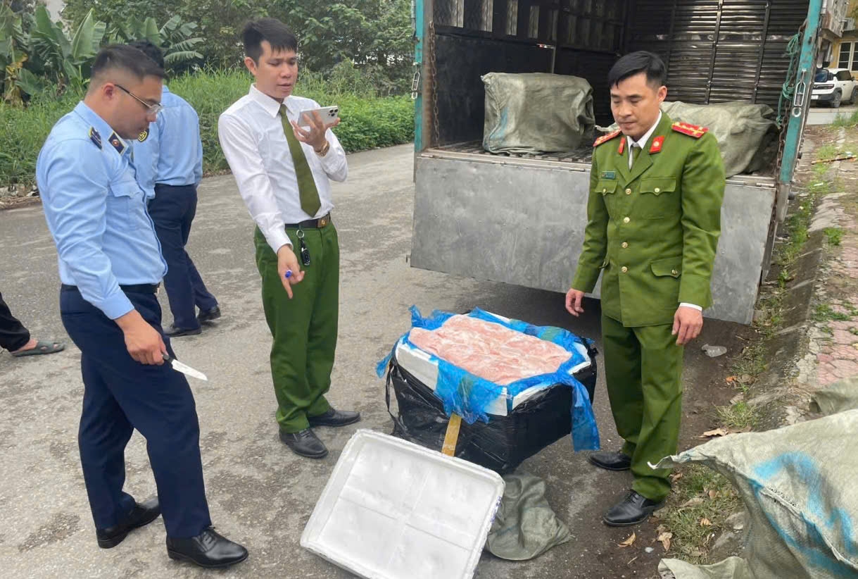 Liên tiếp phát hiện, thu giữ lượng lớn thực phẩm đông lạnh không rõ nguồn gốc xuất xứ