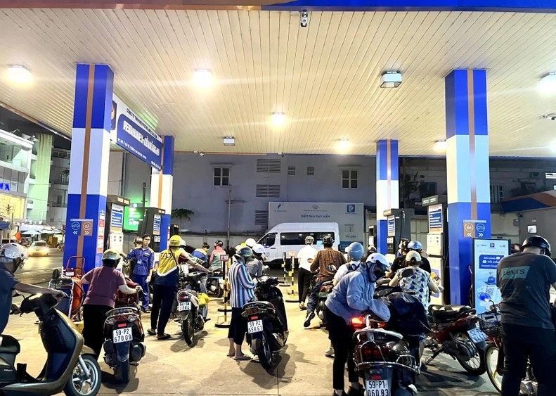 Thông quan nhanh các lô hàng xăng dầu nhập khẩu, ổn định thị trường