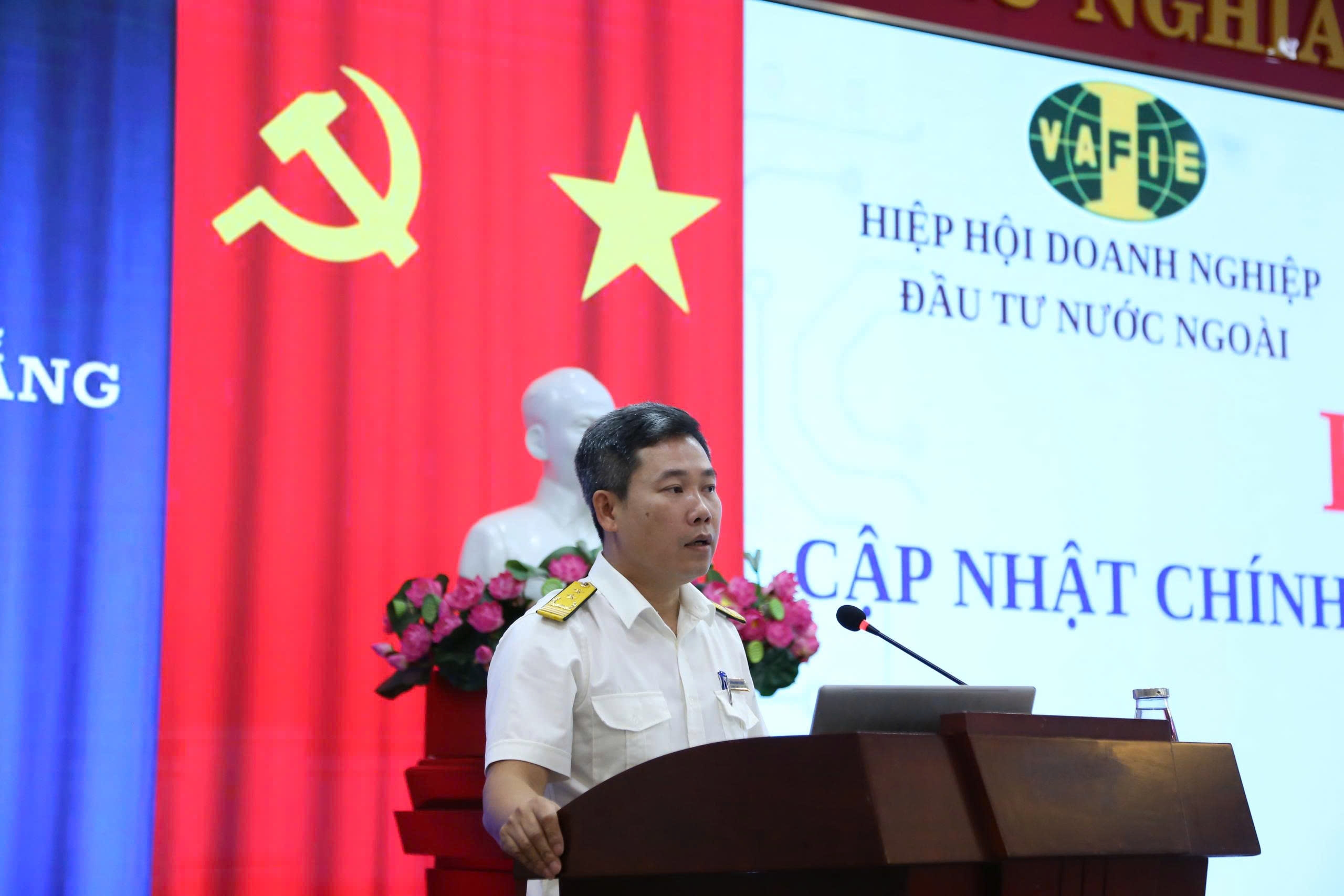 Lấy người nộp thuế làm trung tâm để hỗ trợ doanh nghiệp tuân thủ và phát triển