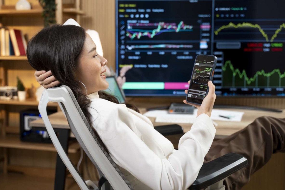 Bất động sản, dầu khí dẫn sóng, VN-Index tăng hơn 51 điểm