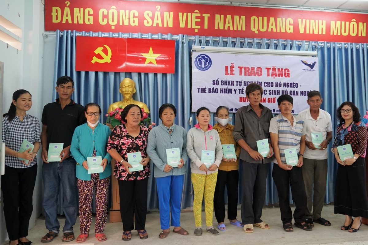 TP. Hồ Chí Minh triển khai Nghị quyết hỗ trợ bảo hiểm xã hội tự nguyện cho người khó khăn