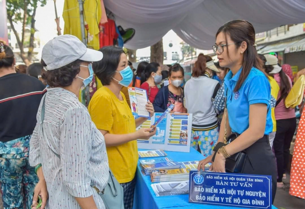 TP. Hồ Chí Minh triển khai Nghị quyết hỗ trợ bảo hiểm xã hội tự nguyện cho người khó khăn