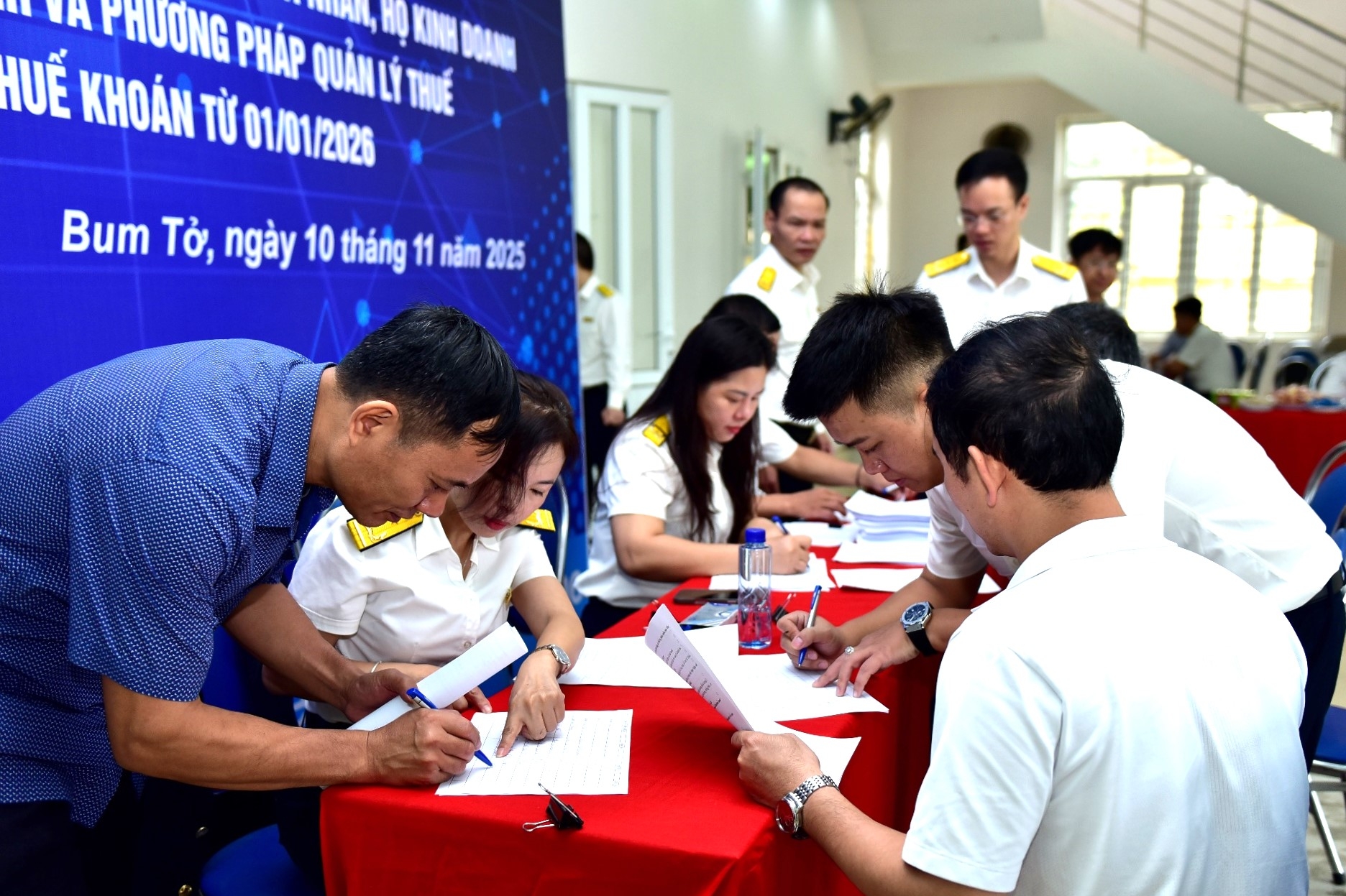Thuế tỉnh Lai Châu tăng cường hỗ trợ doanh nghiệp đợt cao điểm quyết toán thuế 2025