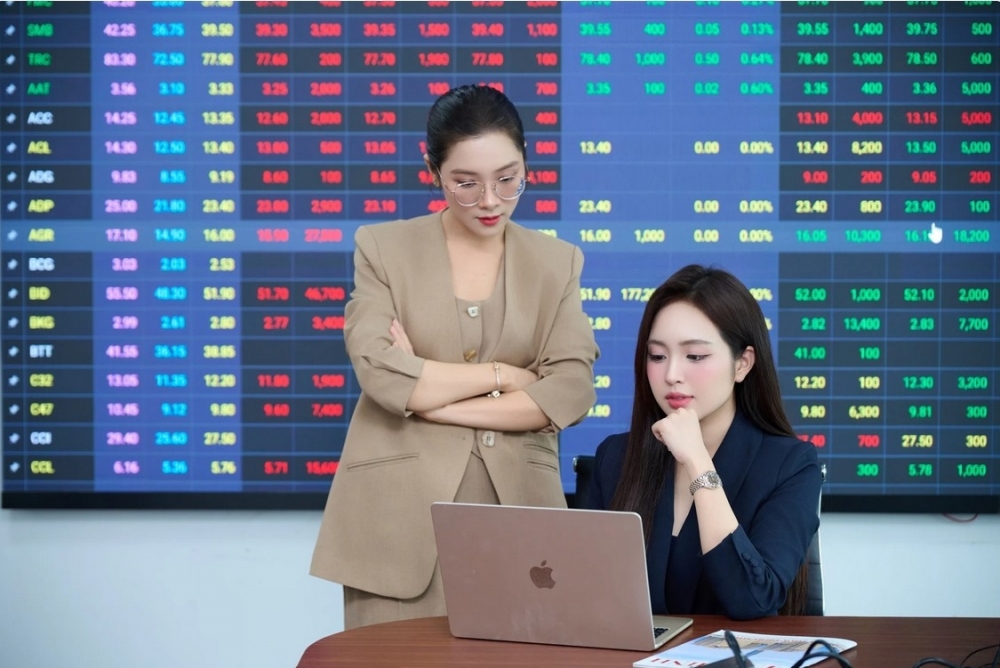 VN-Index vùng cân bằng: Năng lượng tái tạo, điểm sáng trong “cú sốc dầu mỏ”