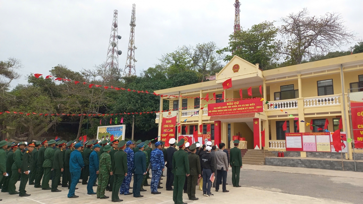 Từ đất liền đến hải đảo, cả nước sẵn sàng cho Ngày hội bầu cử Từ đất liền đến hải đảo, cả nước sẵn sàng cho Ngày hội bầu cử
