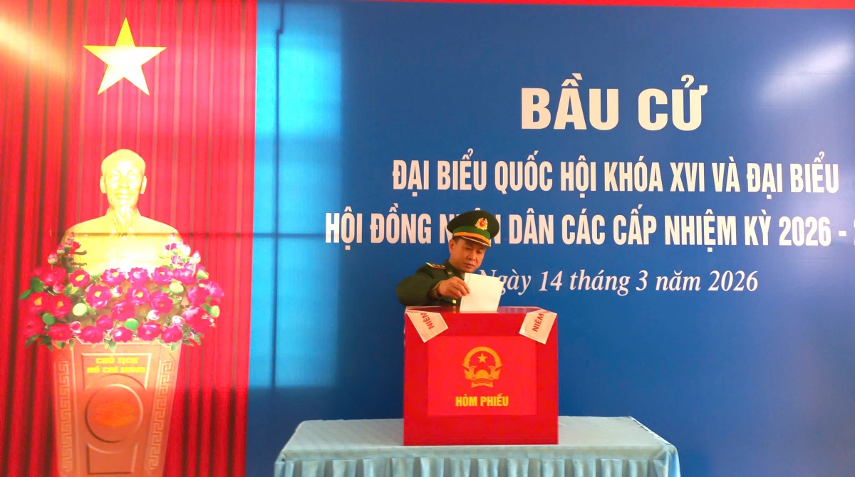 Cử tri đặc khu Bạch Long Vĩ, Thành phố Hải Phòng bỏ phiếu bầu cử. Cử tri đặc khu Bạch Long Vĩ, Thành phố Hải Phòng bỏ phiếu bầu cử.