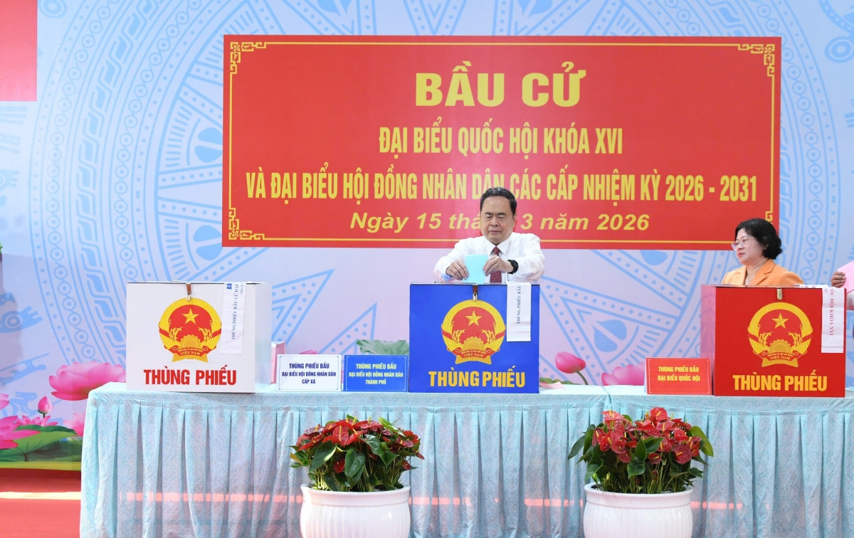 Lãnh đạo Đảng, Nhà nước cùng cử tri bỏ phiếu bầu cử