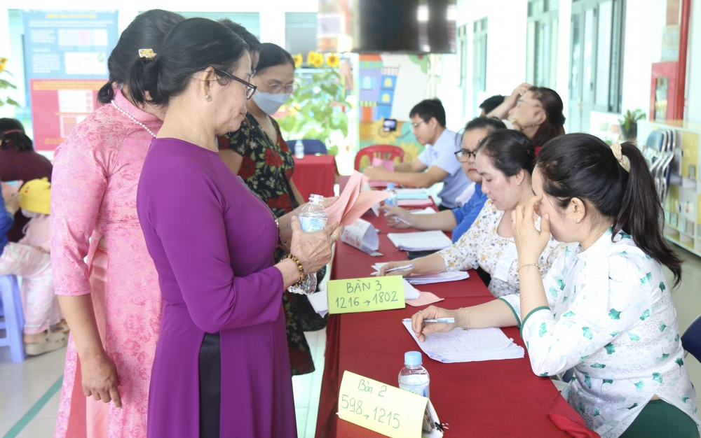 Người dân tuyệt đối không đăng thẻ cử tri lên mạng xã hội Người dân tuyệt đối không đăng thẻ cử tri lên mạng xã hội