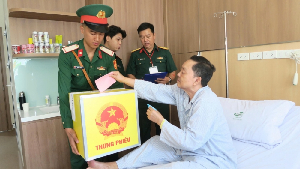 Những lá phiếu của các cử tri “đặc biệt” ở TP. Hồ Chí Minh