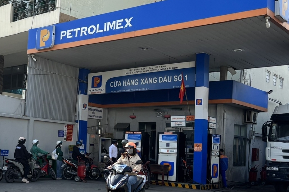 Doanh nghiệp tăng tốc tìm nguồn nhập khẩu xăng dầu, khí thay thế