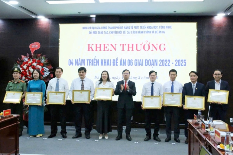 Bảo hiểm xã hội TP. Đà Nẵng được trao tặng Bằng khen về chuyển đổi số