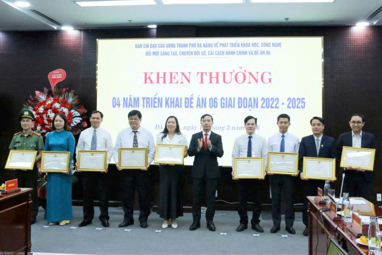 Bảo hiểm xã hội TP. Đà Nẵng được trao tặng Bằng khen về chuyển đổi số