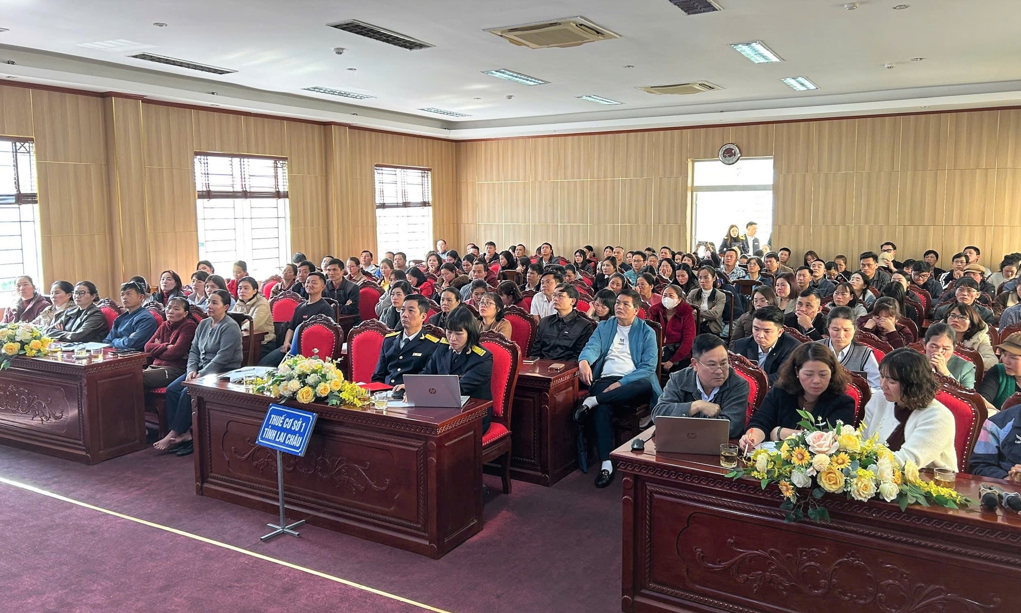 Thuế tỉnh Lai Châu khẳng định vai trò đồng hành qua 15 ngày cao điểm hỗ trợ hộ kinh doanh