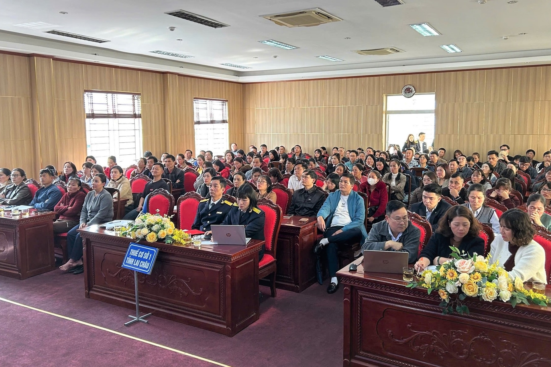 Thuế tỉnh Lai Châu khẳng định vai trò đồng hành qua 15 ngày cao điểm hỗ trợ hộ kinh doanh
