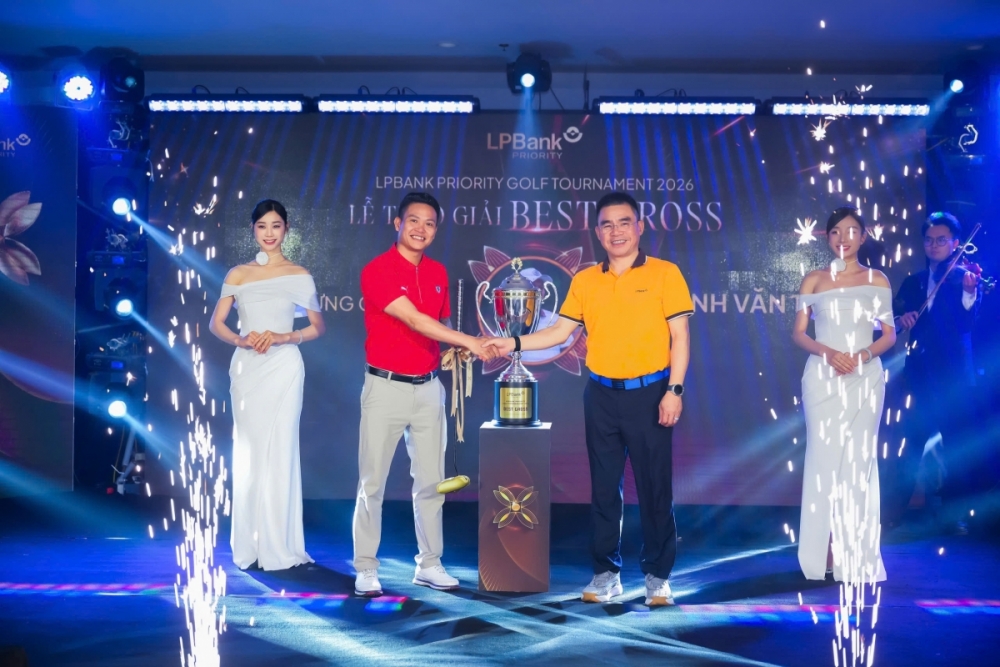 Golfer nhận giải Best gross tại Gala LPBank Priority Golf Tournament 2026 Golfer nhận giải Best gross tại Gala LPBank Priority Golf Tournament 2026