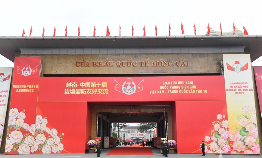 Khu vực cầu Bắc Luân I nơi diễn ra các hoạt động chính thức đầu tiên trong khuôn khổ Giao lưuquốc phòng biên giới Việt Nam - Trung Quốc lần thứ X sáng 18/3.