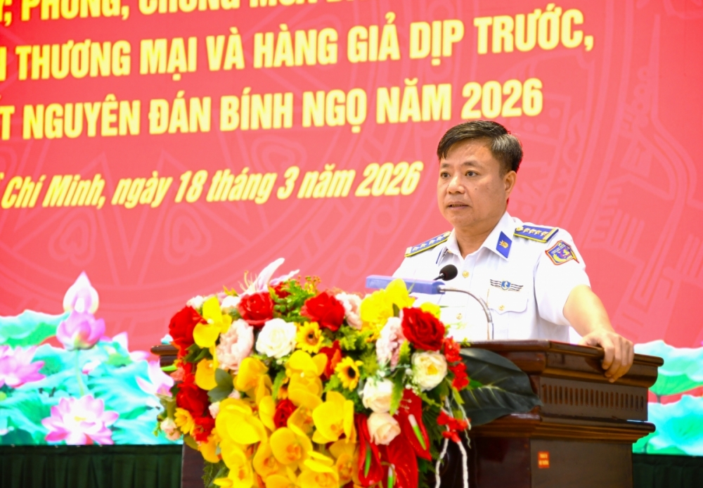 Đại tá Nguyễn Đức Hiếu, Phó Tư lệnh Pháp luật Vùng Cảnh sát biển 3 phát biểu tại hội nghị tổng kết đợt cao điểm.
