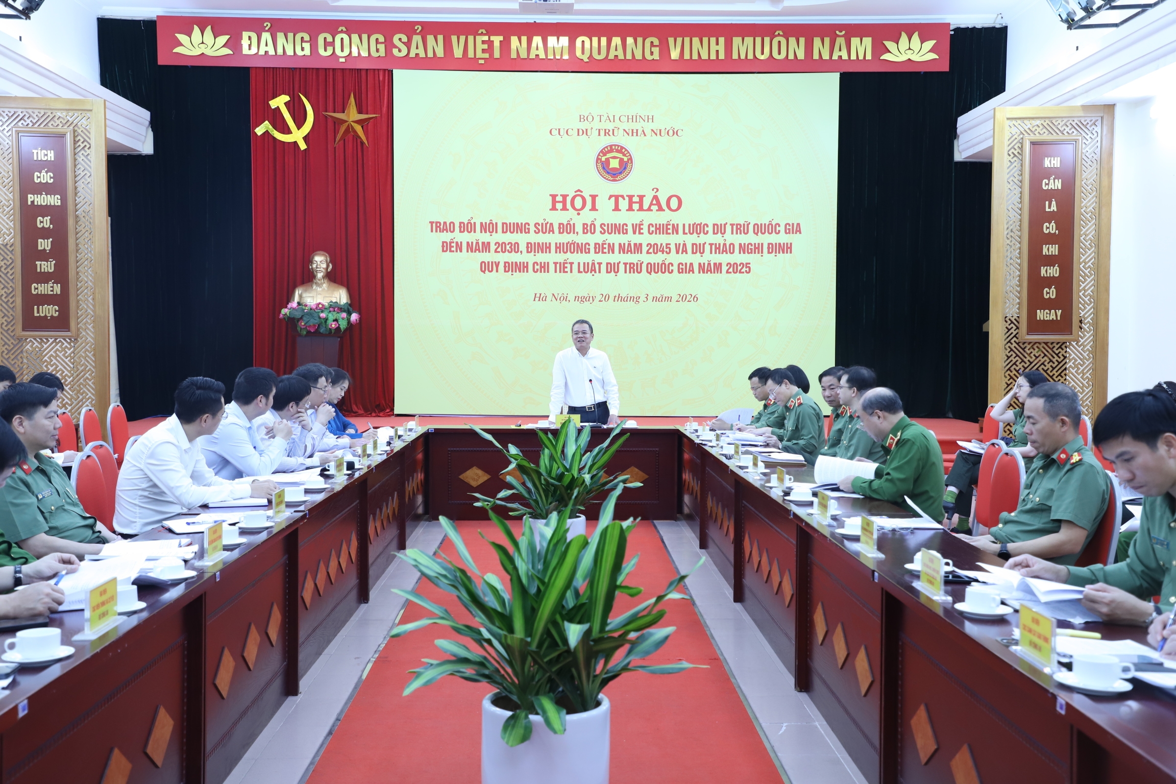 dự trữ