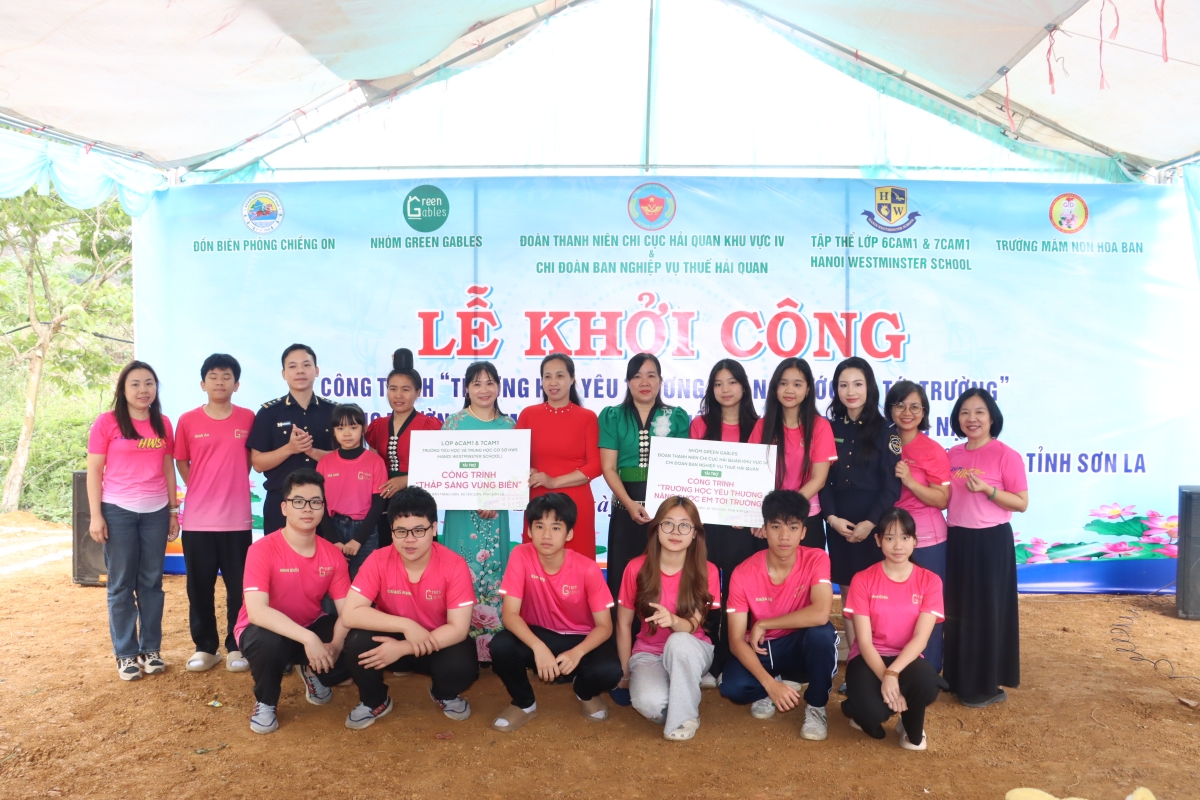Công chức hải quan và nhà hảo tâm lan tỏa yêu thương đến học sinh nghèo ở biên giới Sơn La