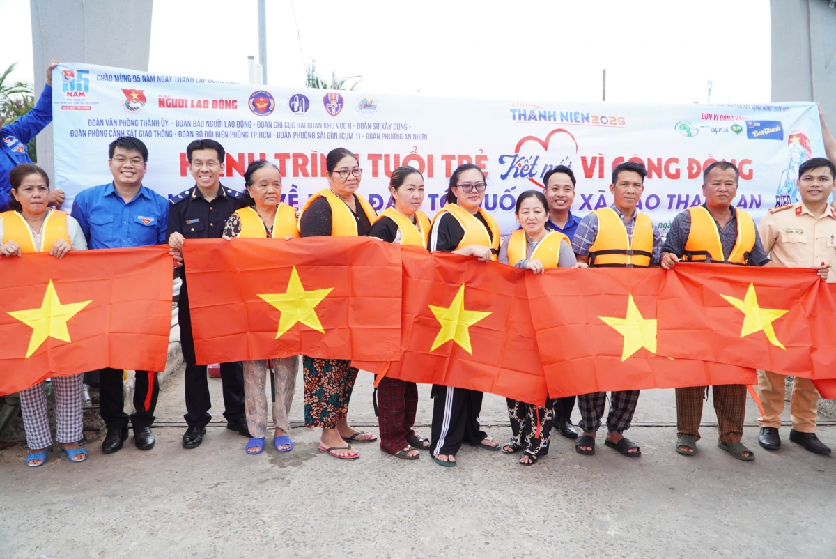 Tuổi trẻ Hải quan khu vực II đồng hành hướng về xã đảo Thạnh An