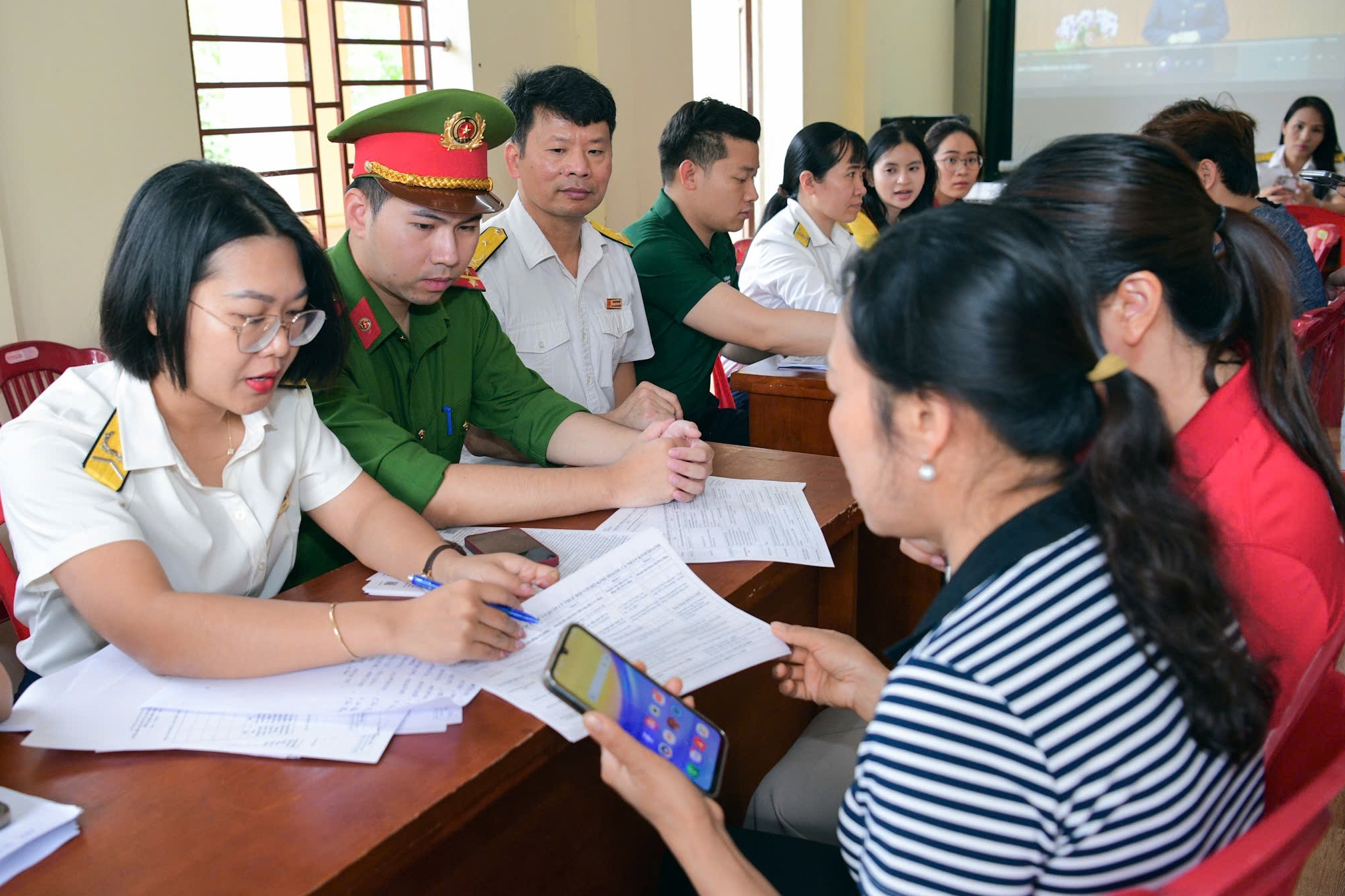 Phối hợp liên ngành, hỗ trợ hộ kinh doanh trong giai đoạn chuyển đổi