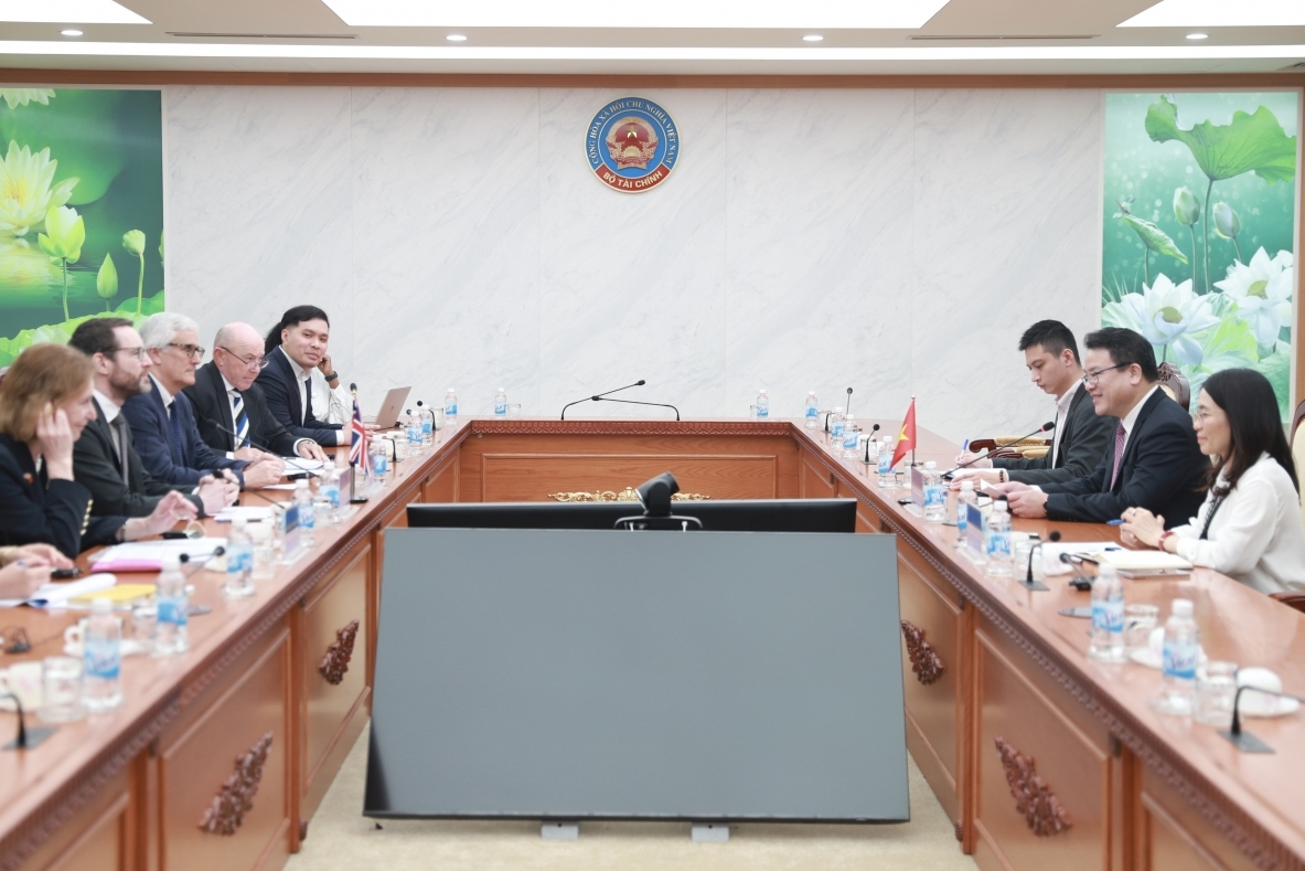 Việt Nam triển khai Trung tâm tài chính quốc tế, kết nối kinh nghiệm từ London và Astana