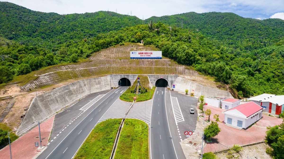 Phát triển thị trường chứng khoán để “giải cơn khát” vốn cho hạ tầng giao thông Phát triển thị trường chứng khoán để “giải cơn khát” vốn cho hạ tầng giao thông