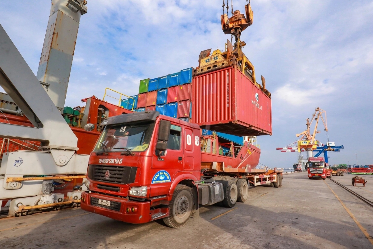 Không để xảy ra tình trạng lợi dụng biến động nhiên liệu để tăng giá cước vận tải