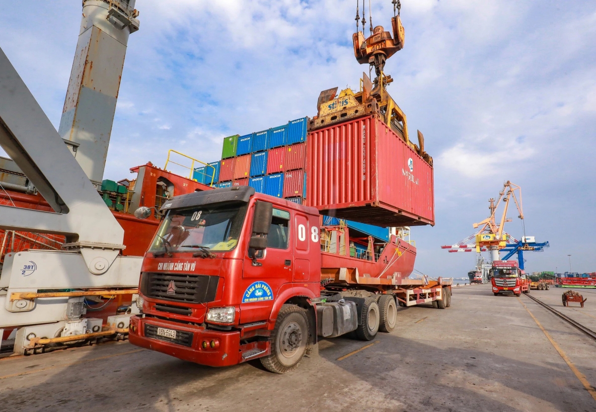Không để xảy ra tình trạng lợi dụng biến động nhiên liệu để tăng giá cước vận tải