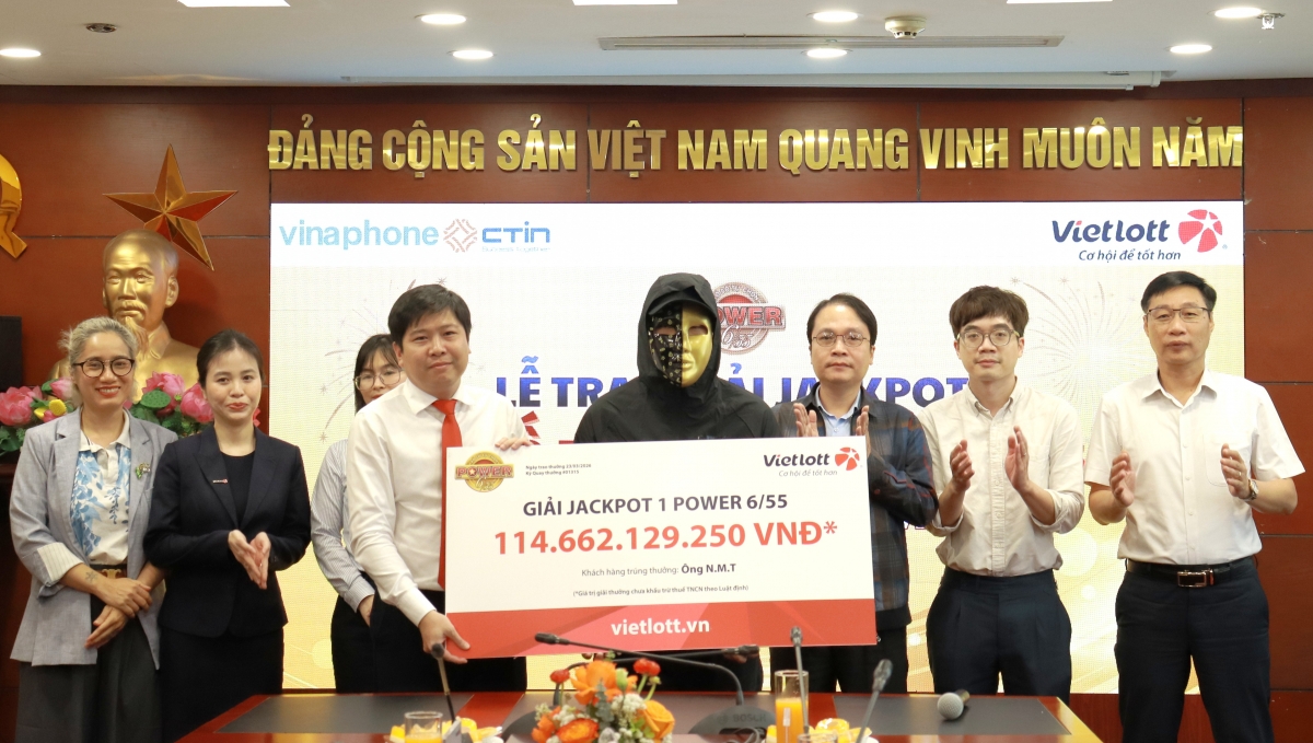 Vietlott trao giải thưởng jackpot hơn 114 tỷ đồng cho người chơi ở Tây Ninh Vietlott trao giải thưởng jackpot hơn 114 tỷ đồng cho người chơi ở Tây Ninh