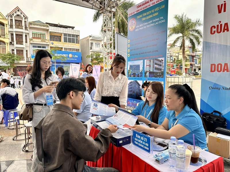 Gắn kết cơ hội việc làm với chính sách an sinh bền vững