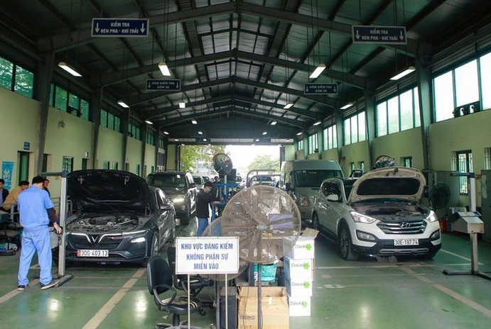 Từ ngày 1-3-2026, các cơ sở đăng kiểm trên cả nước sẽ thực hiện kiểm định khí thải xe ô tô theo quy trình mới và nghiêm ngặt hơn. Từ ngày 1-3-2026, các cơ sở đăng kiểm trên cả nước sẽ thực hiện kiểm định khí thải xe ô tô theo quy trình mới và nghiêm ngặt hơn.