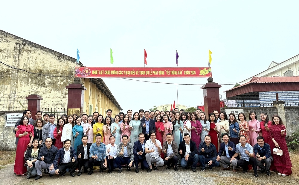 Đổi mới, nâng cao hiệu quả giáo dục chính trị, tư tưởng trong tình hình mới Đổi mới, nâng cao hiệu quả giáo dục chính trị, tư tưởng trong tình hình mới