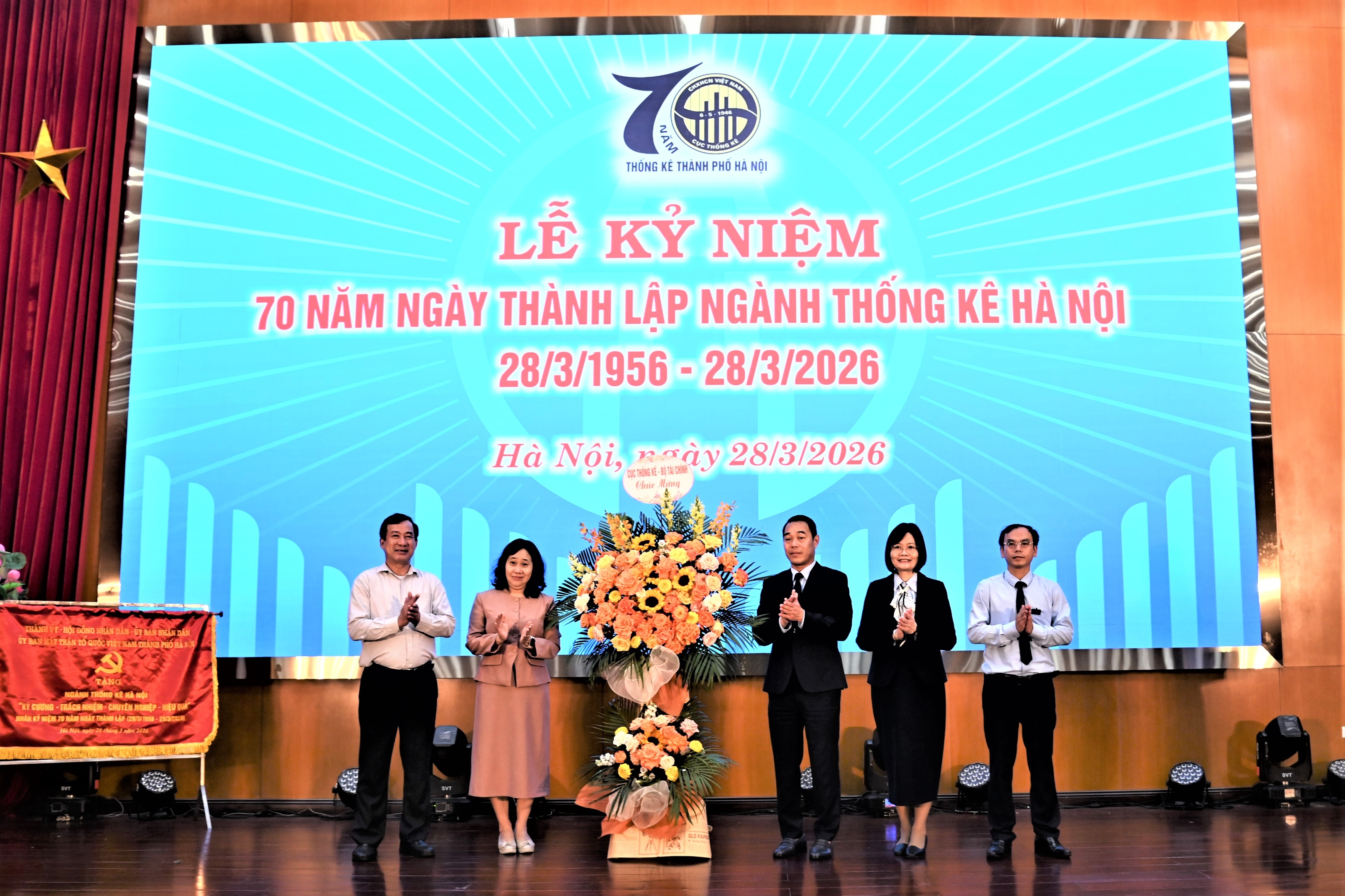 Thống kê Hà Nội kỷ niệm 70 năm xây dựng và phát triển ngành