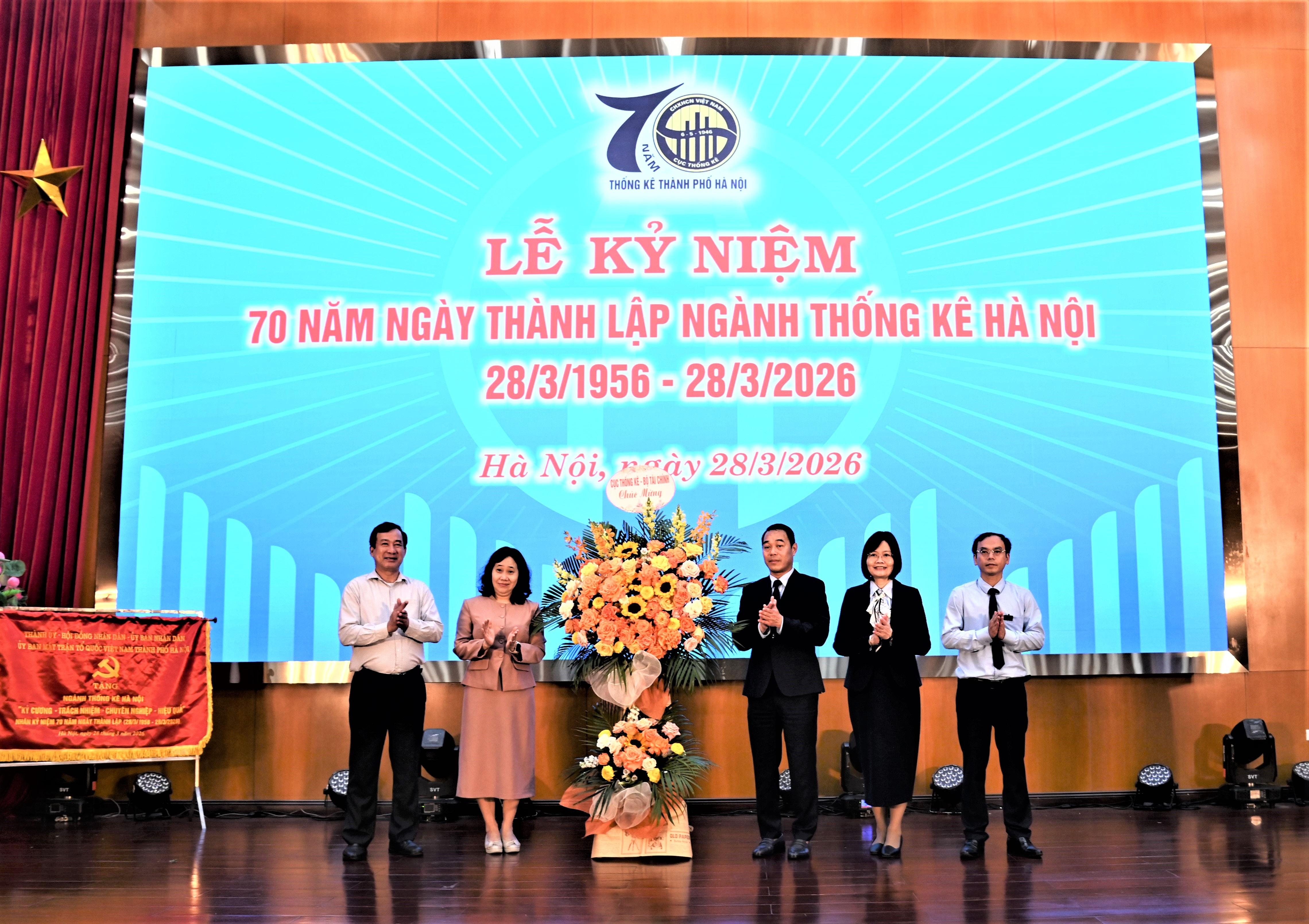 Thống kê Hà Nội kỷ niệm 70 năm xây dựng và phát triển ngành Thống kê Hà Nội kỷ niệm 70 năm xây dựng và phát triển ngành