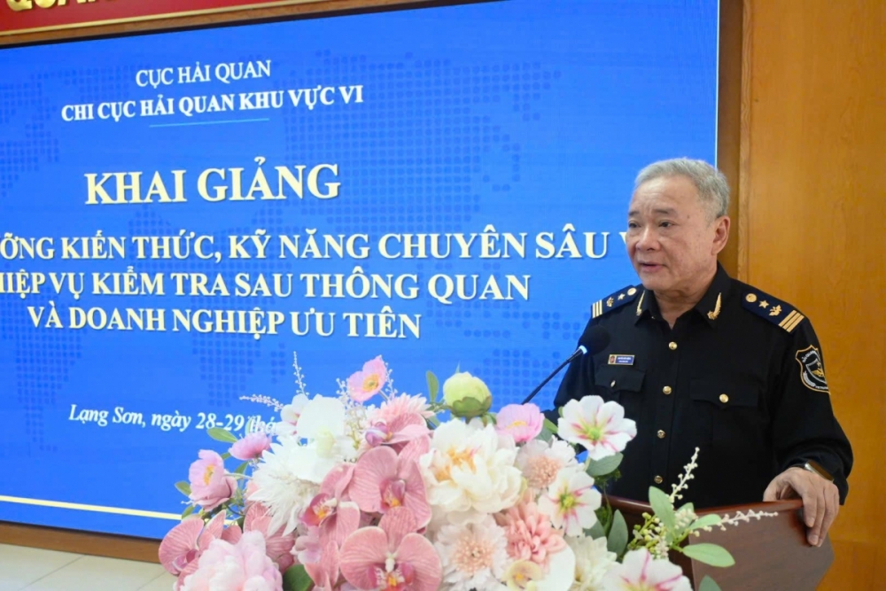 ông Nguyễn Hữu Vượng, Phó Chi cục trưởng Chi cục Hải quan khu vực VI phát biểu tại lớp tập huấn.