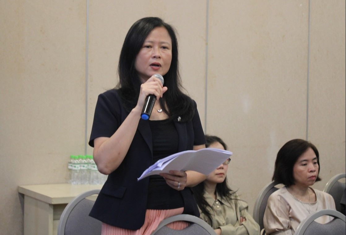 Bà Nguyễn Việt Hà, Phó Chủ tịch Hiệp hội Thương mại Hoa Kỳ tại Việt Nam phát biểu, đóng góp ý kiến tại hội thảo.