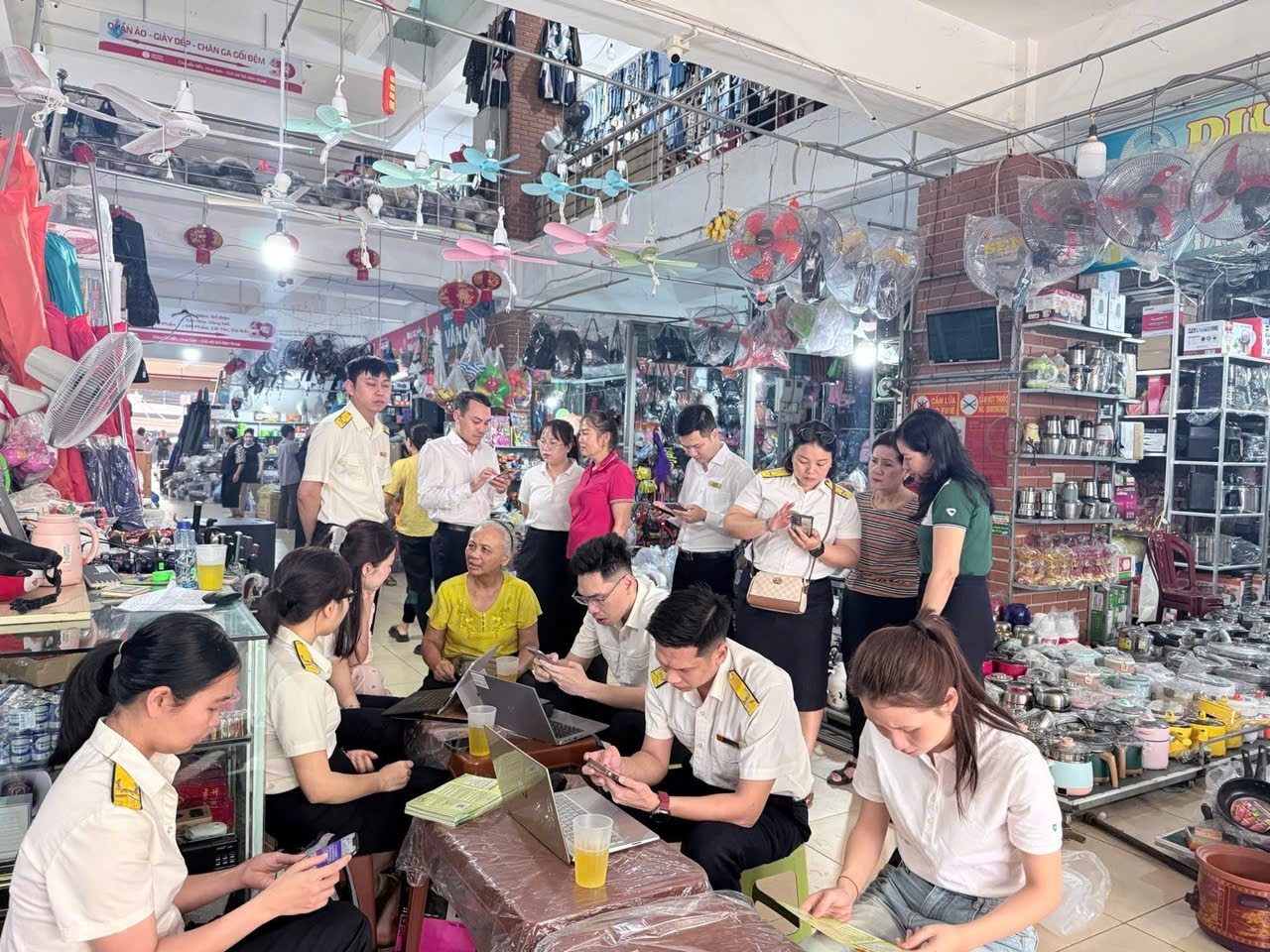 Nhiều bước chuyển trong hỗ trợ người nộp thuế ở Lào Cai