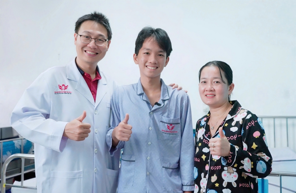 Giữ lại giấc mơ làm họa sĩ cho nam sinh lớp 8 bị xuất huyết não