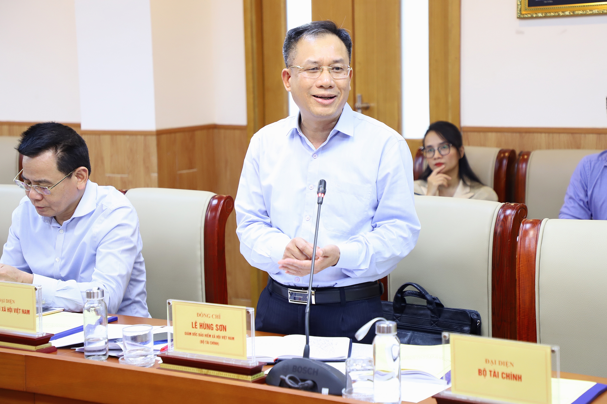 Thận trọng khi điều chỉnh mức đóng bảo hiểm y tế để không tạo thêm gánh nặng cho người dân