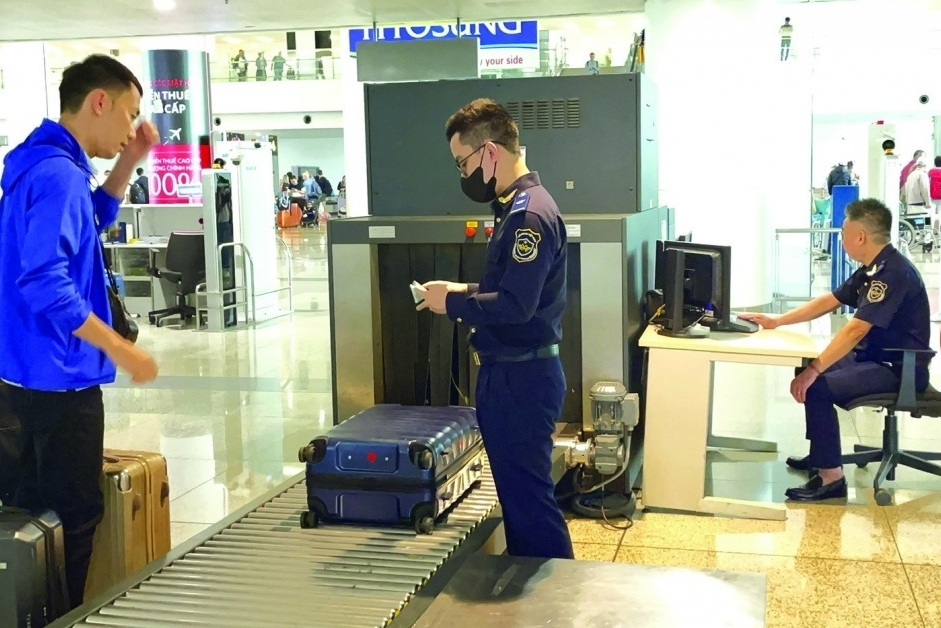 Từ 1/7: Đi nước ngoài không khai báo trung thực có thể bị phạt tới 50 triệu đồng
