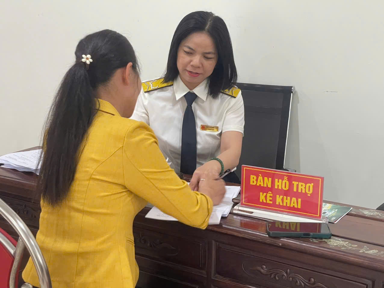 Thuế cơ sở 1 Tuyên Quang: Hỗ trợ gần 3.000 lượt người kê khai thuế tiền kỳ