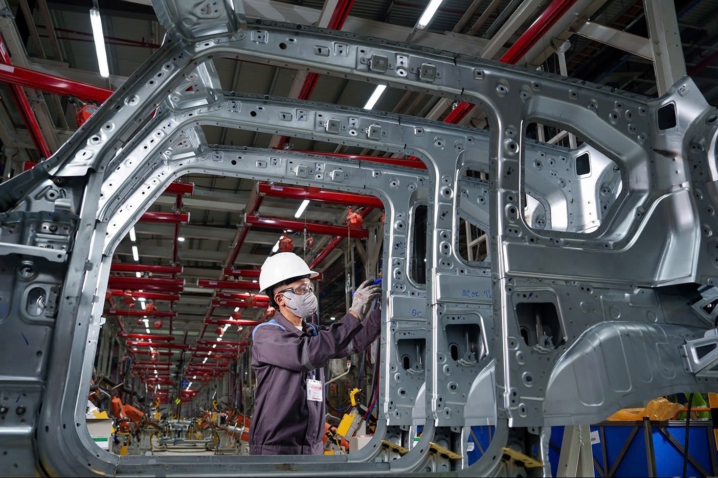 Chỉ số PMI trên đạt 51,2 điểm, ngành sản xuất Việt Nam thích ứng với bối cảnh mới