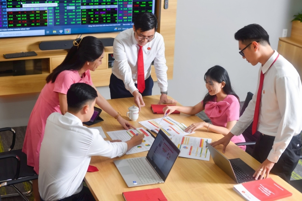 Lợi nhuận quý I/2026: Doanh nghiệp trên sàn tăng trưởng thu hẹp, phân hóa rõ nét Lợi nhuận quý I/2026: Doanh nghiệp trên sàn tăng trưởng thu hẹp, phân hóa rõ nét