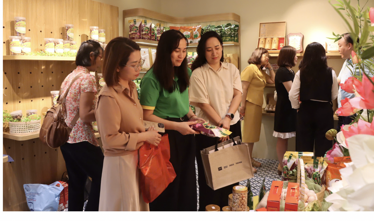 Sức sống hàng Việt lần thứ 4: Kết nối cung - cầu, tiêu thụ thực phẩm an toàn Sức sống hàng Việt lần thứ 4: Kết nối cung - cầu, tiêu thụ thực phẩm an toàn