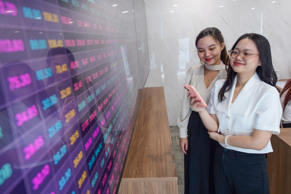 Thị trường chứng khoán tháng 4/2026: VN-Index trong quá trình tạo đáy