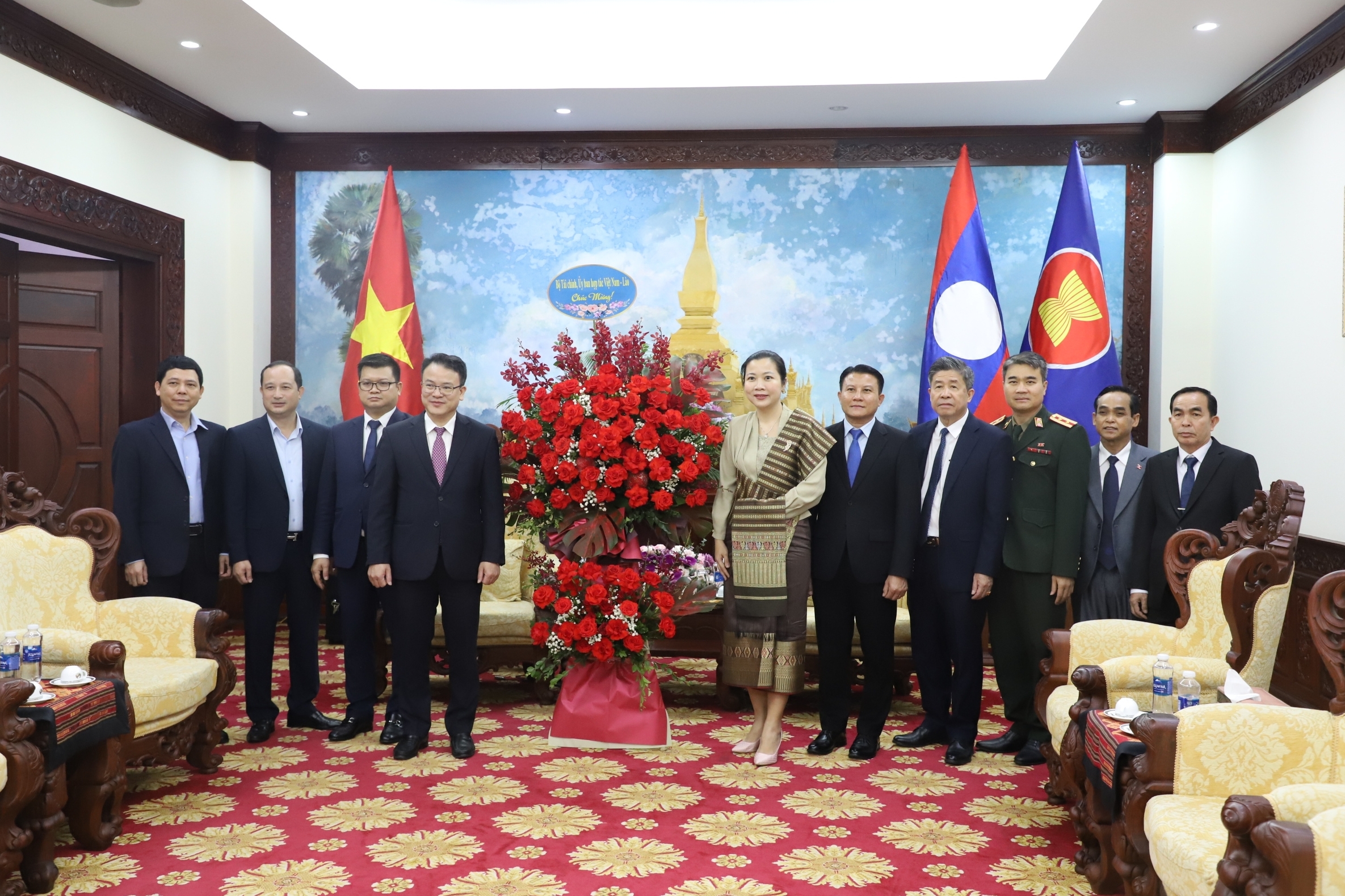 Việt Nam - Lào: Tiếp tục thúc đẩy hợp tác các lĩnh vực kinh tế, tài chính
