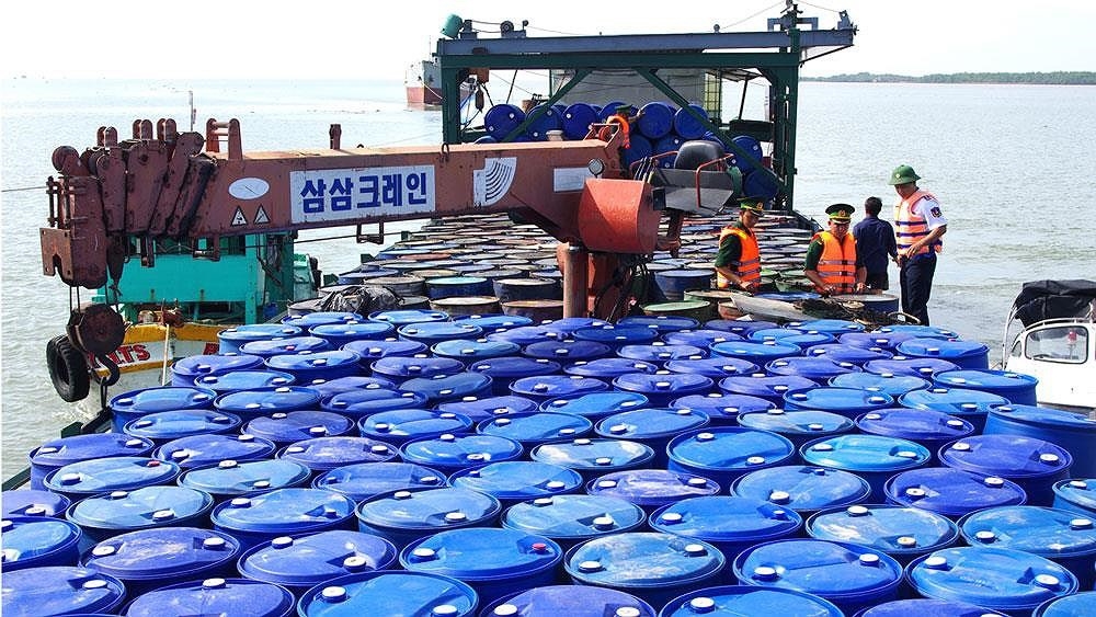Xử lý nghiêm vi phạm trong kinh doanh, vận chuyển xăng dầu tại khu vực biên giới